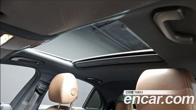 Mercedes-Benz E-Class 2022 — ფოტო 17/19