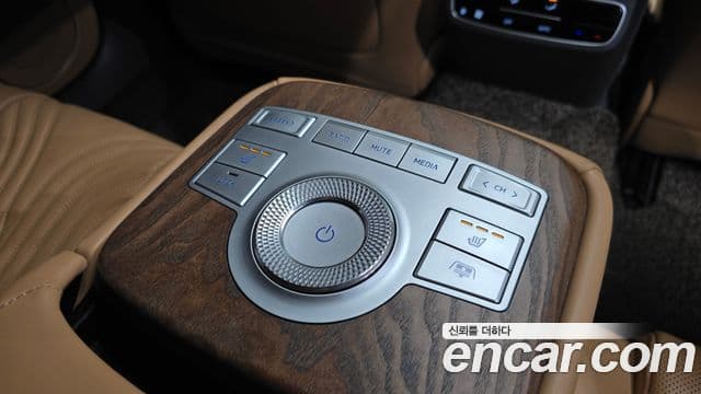 Genesis Electrified G80 2022 — ფოტო 18/20