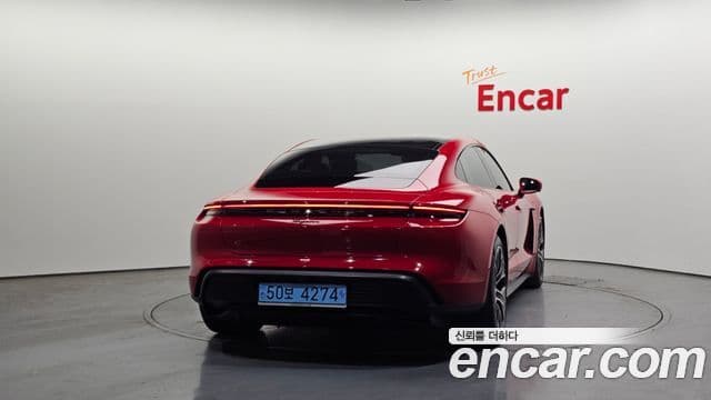 Porsche Taycan 2023 — ფოტო 19/20