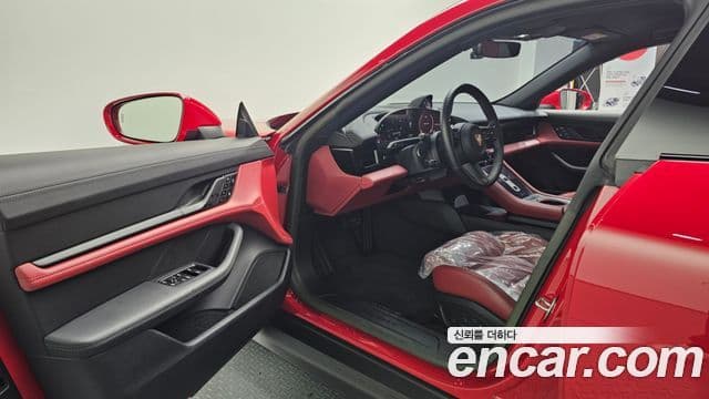 Porsche Taycan 2023 — ფოტო 15/20