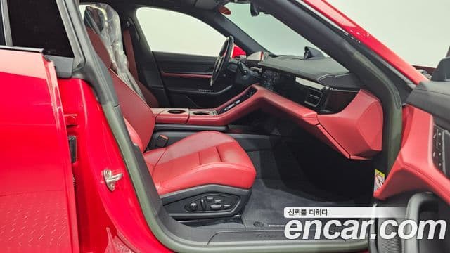 Porsche Taycan 2023 — ფოტო 7/20