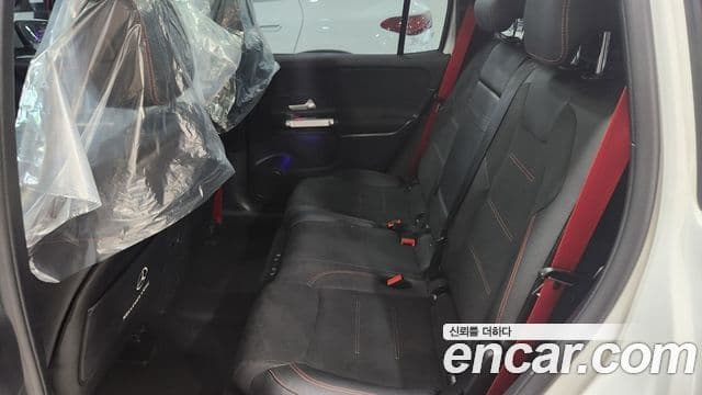 Mercedes-Benz GLB-Class 2023 — Фото 10/20