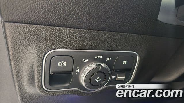 Mercedes-Benz GLB-Class 2023 — Фото 13/20