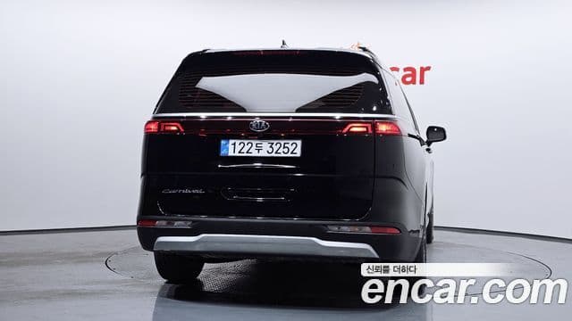 Kia Carnival 2021 — ფოტო 4/20