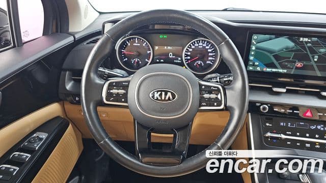 Kia Carnival 2021 — ფოტო 13/20