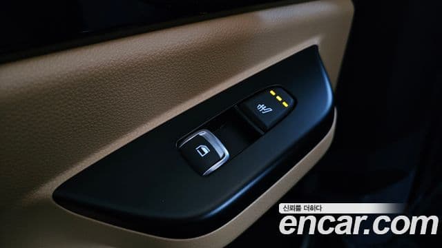 Kia Carnival 2021 — ფოტო 18/20