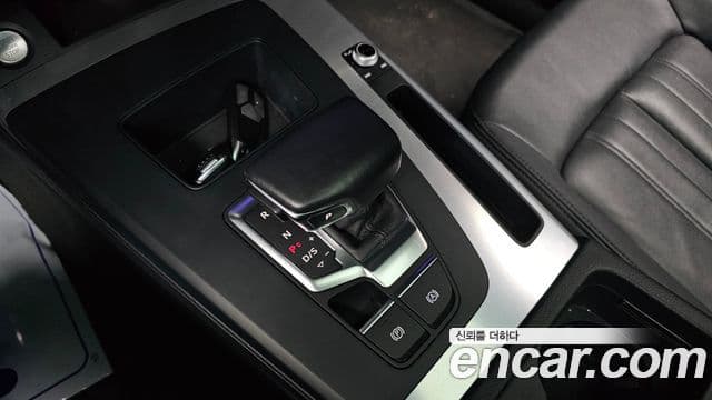 Audi Q5 2022 — ფოტო 14/20