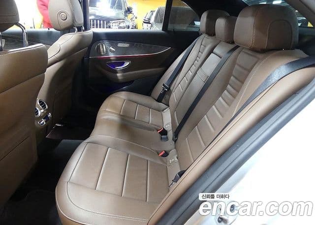 Mercedes-Benz E-Class 2022 — Şəkil 18/20