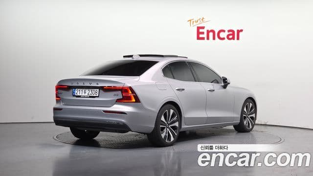 Volvo S60 2022 — Şəkil 2/20