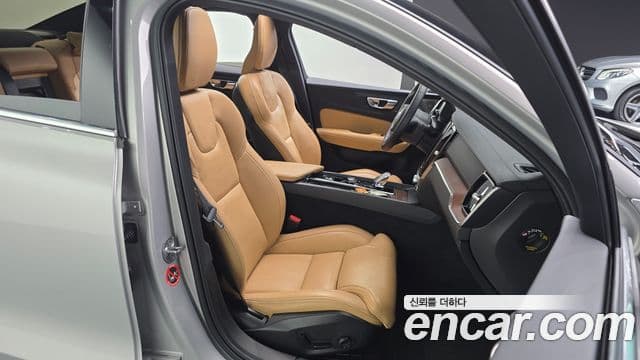 Volvo S60 2022 — Şəkil 12/20