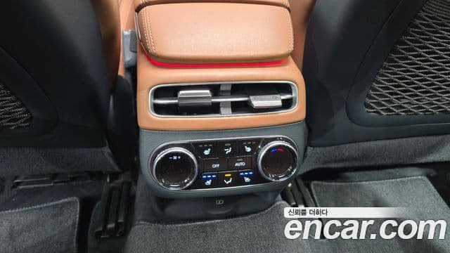 Genesis GV70 2023 — Şəkil 19/20