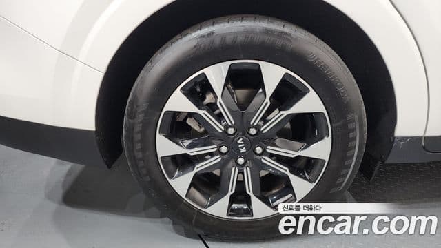 Kia Carnival 2021 — ფოტო 6/20