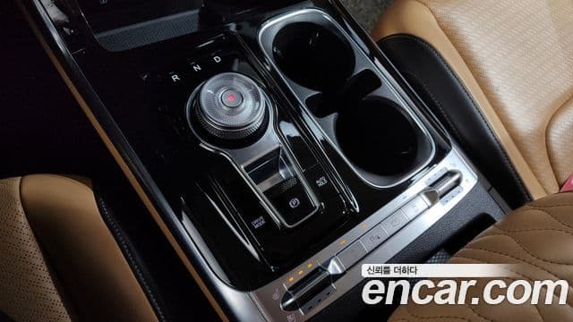Kia Carnival 2021 — ფოტო 18/20