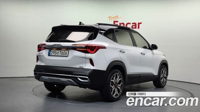 Kia Seltos 2022 — ფოტო 2/20