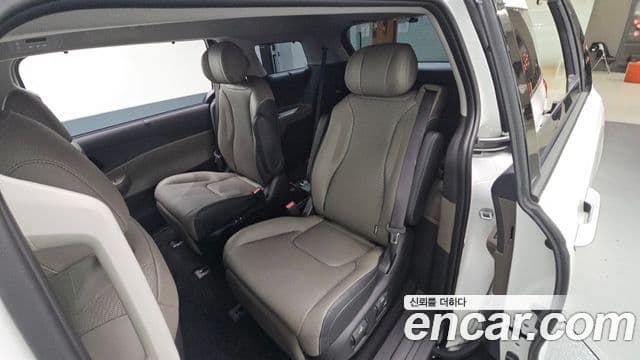 Kia Carnival 2024 — Фото 12/20