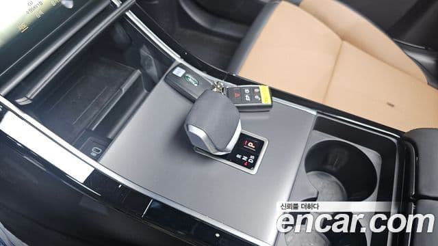 Land Rover Range Rover Velar 2024 — Şəkil 9/20