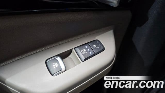 Kia Carnival 2024 — ფოტო 18/20