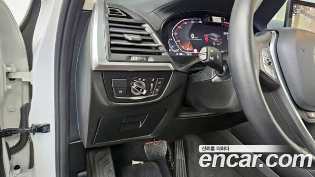 BMW X3 2022 — ფოტო 16/20