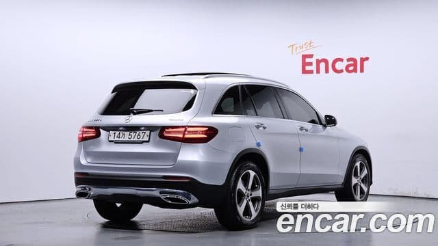Mercedes-Benz GLC-Class 2018 — Şəkil 7/29