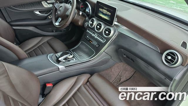 Mercedes-Benz GLC-Class 2018 — Şəkil 18/29