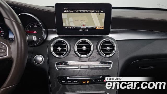 Mercedes-Benz GLC-Class 2018 — Şəkil 5/29