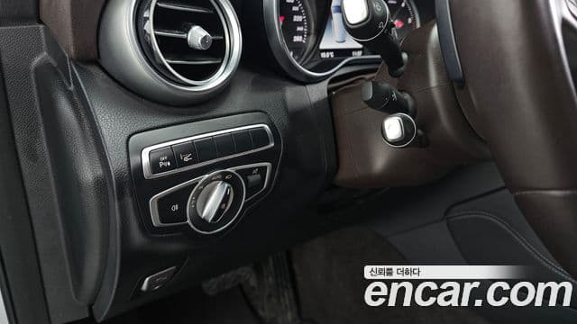 Mercedes-Benz GLC-Class 2018 — Şəkil 4/29
