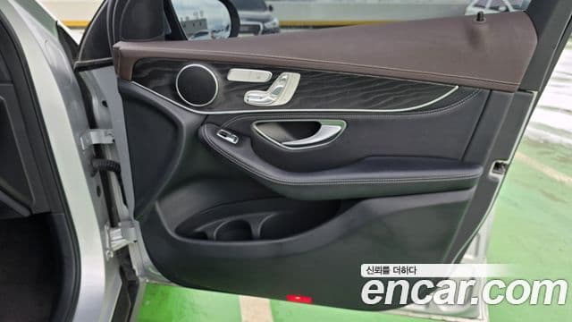 Mercedes-Benz GLC-Class 2018 — Şəkil 9/29