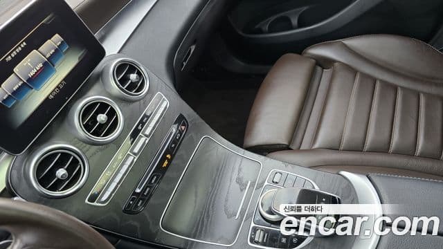 Mercedes-Benz GLC-Class 2018 — Şəkil 24/29