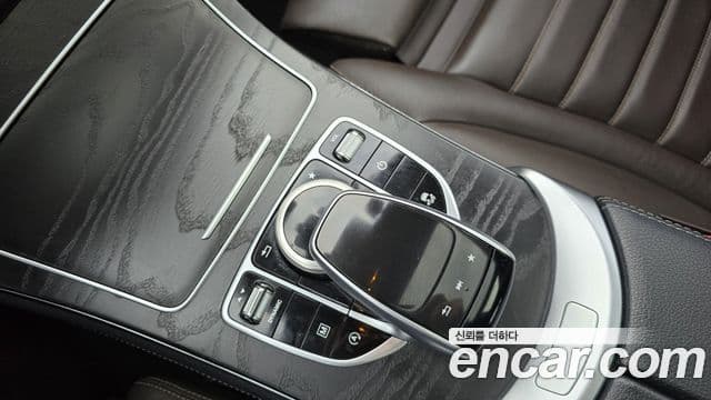 Mercedes-Benz GLC-Class 2018 — Şəkil 6/29