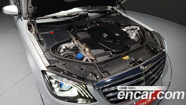 Mercedes-Benz S-Class 2019 — Photo 6/20