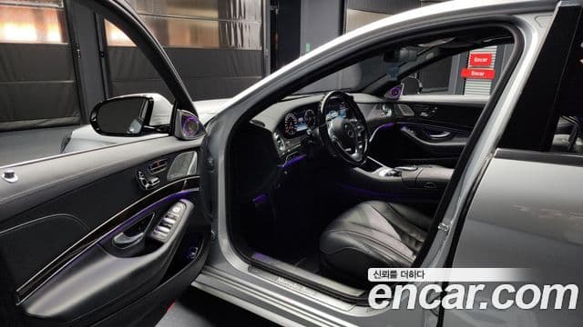 Mercedes-Benz S-Class 2019 — Photo 11/20