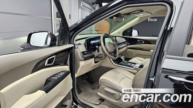 Kia Carnival 2022 — фото 10 из 20