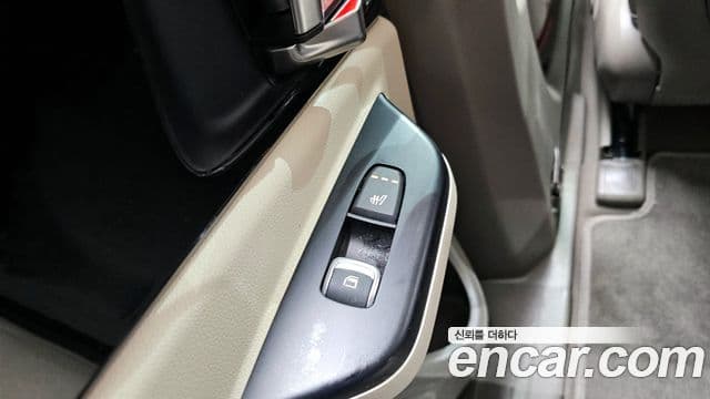 Kia Carnival 2022 — ფოტო 19/20