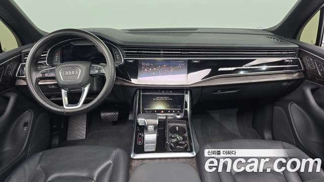 Audi Q7 2021 — Photo 14/20