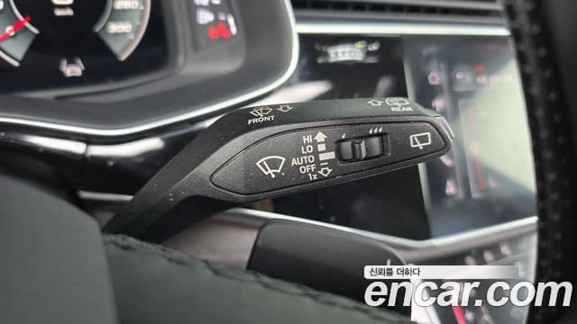 Audi Q7 2021 — Photo 5/20