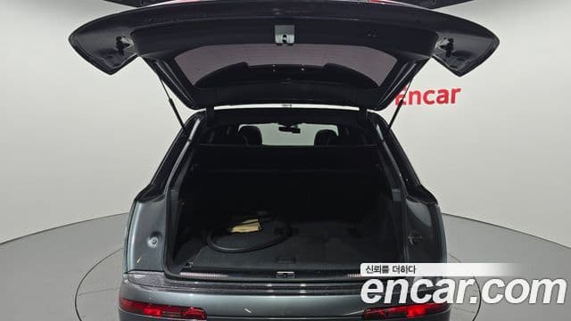 Audi Q7 2021 — Photo 19/20