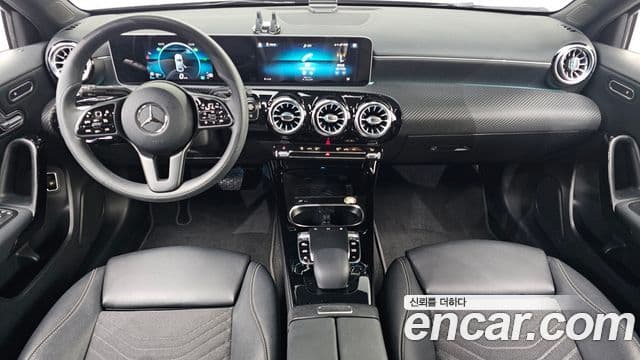 Mercedes-Benz A-Class 2020 — Photo 9/20
