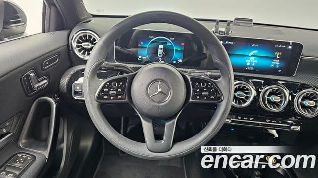 Mercedes-Benz A-Class 2020 — Photo 6/20