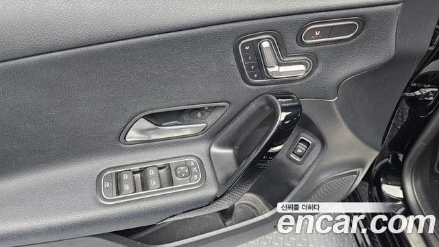Mercedes-Benz A-Class 2020 — Photo 7/20