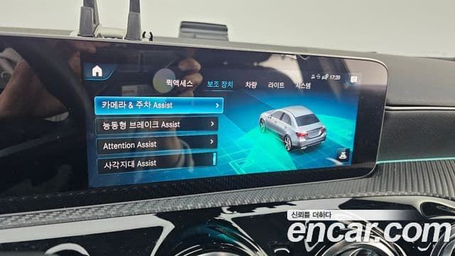 Mercedes-Benz A-Class 2020 — Photo 11/20