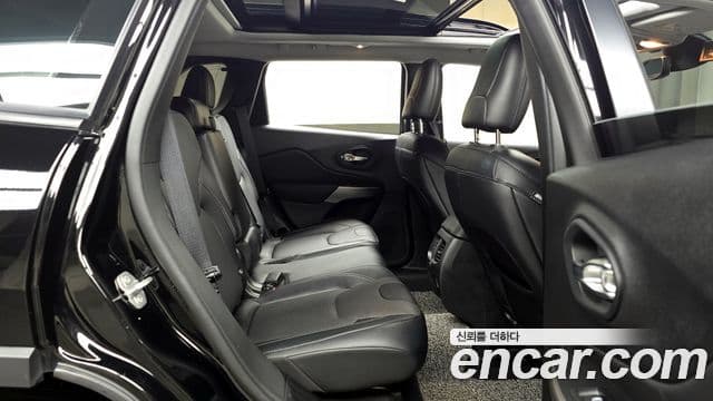 Jeep Cherokee 2022 — Şəkil 12/20