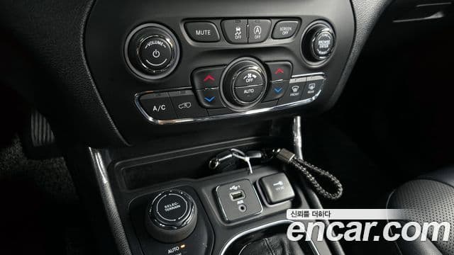 Jeep Cherokee 2022 — Şəkil 18/20