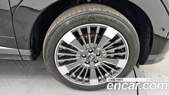 Hyundai Santa Fe 2023 — ფოტო 5/20