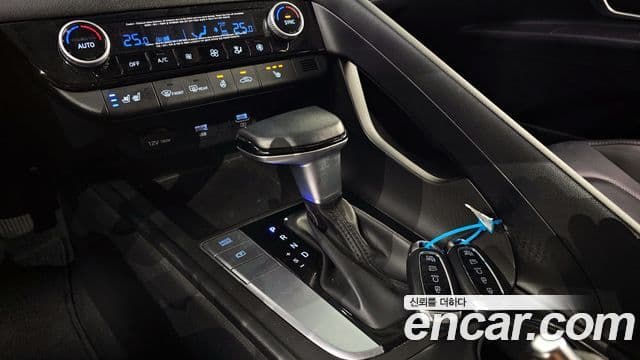 Hyundai The New Avante Hybrid 2020 — Photo 10/20