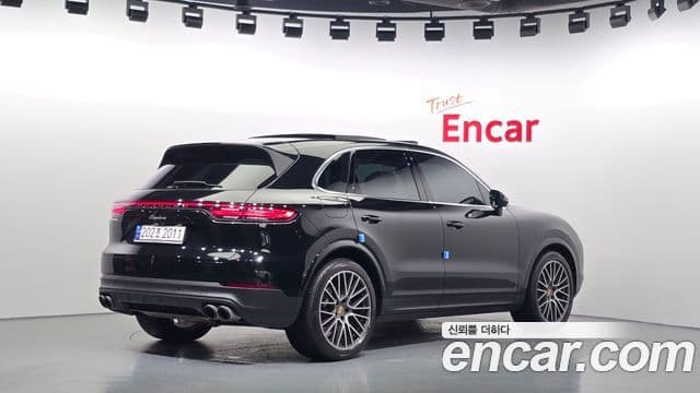 Porsche Cayenne 2023 — ფოტო 2/20