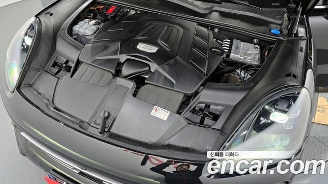 Porsche Cayenne 2023 — ფოტო 6/20