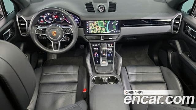 Porsche Cayenne 2023 — ფოტო 7/20