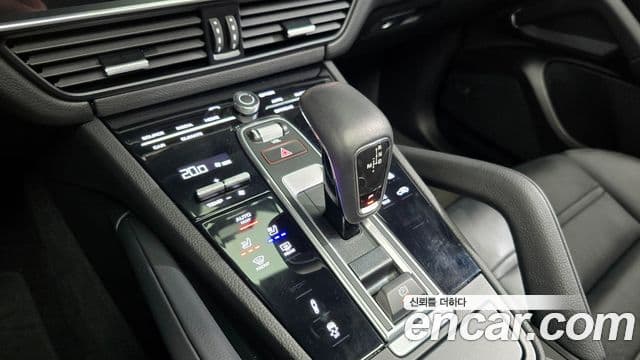 Porsche Cayenne 2023 — ფოტო 9/20