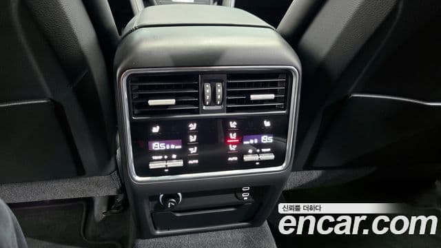 Porsche Cayenne 2023 — ფოტო 17/20