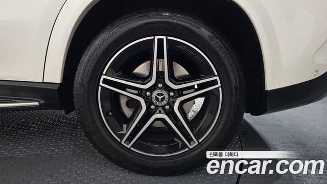 Mercedes-Benz GLE-Class 2021 — Photo 20/20